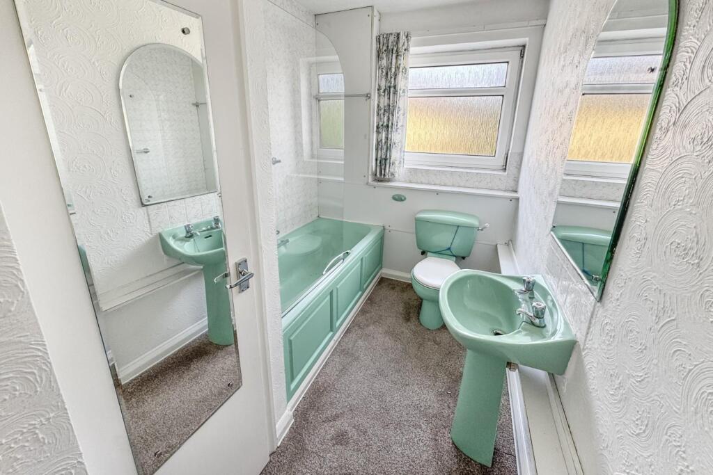 Apartment in Leeds, Park Villas, Roundhay - View 4