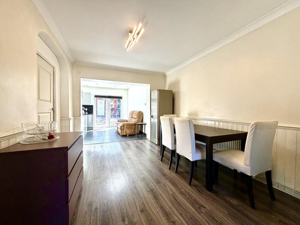 House in Kingston upon Thames - More