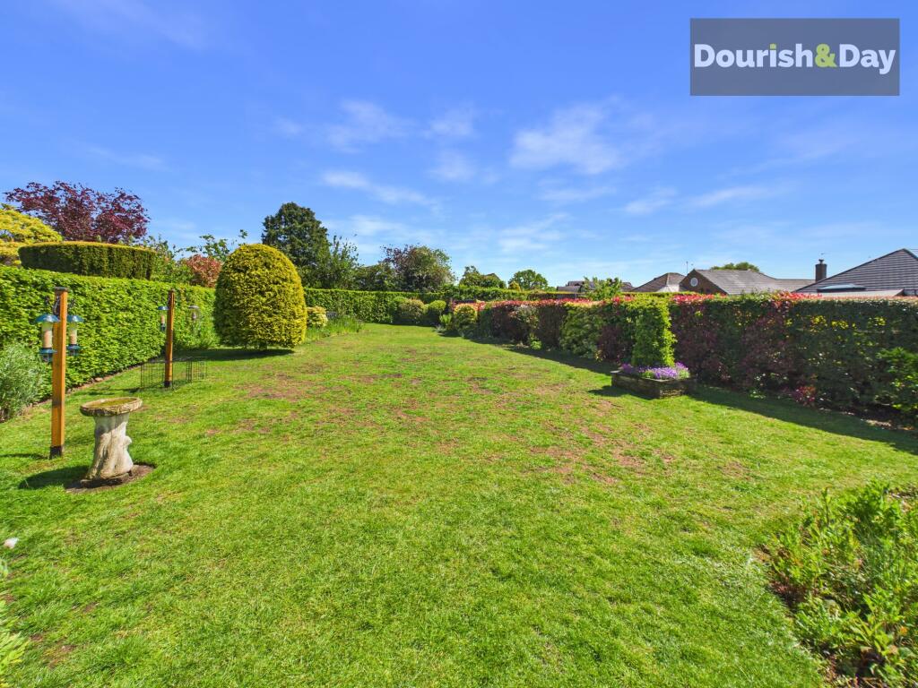 Oakridge Close, Walton on The Hill, Stafford, ST17 photo 4