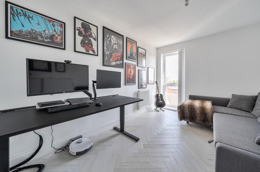 Apartment in Reading, Southcote - View 4