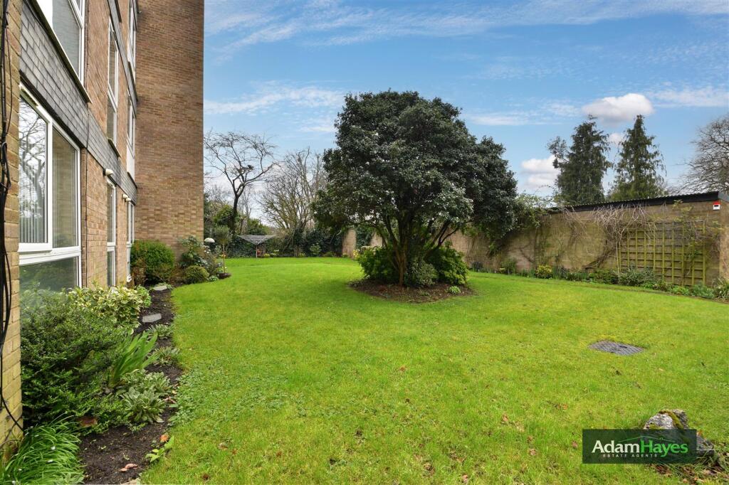Apartment in London, Colney Hatch - View 5