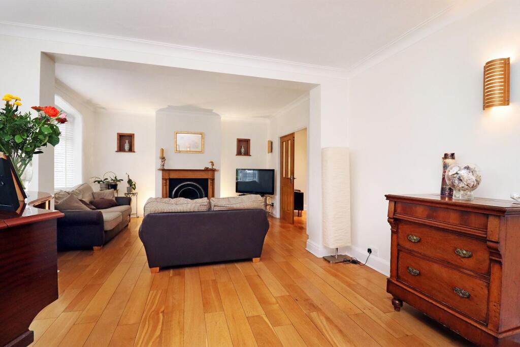 Woodhead Road, Hale – pohled 6