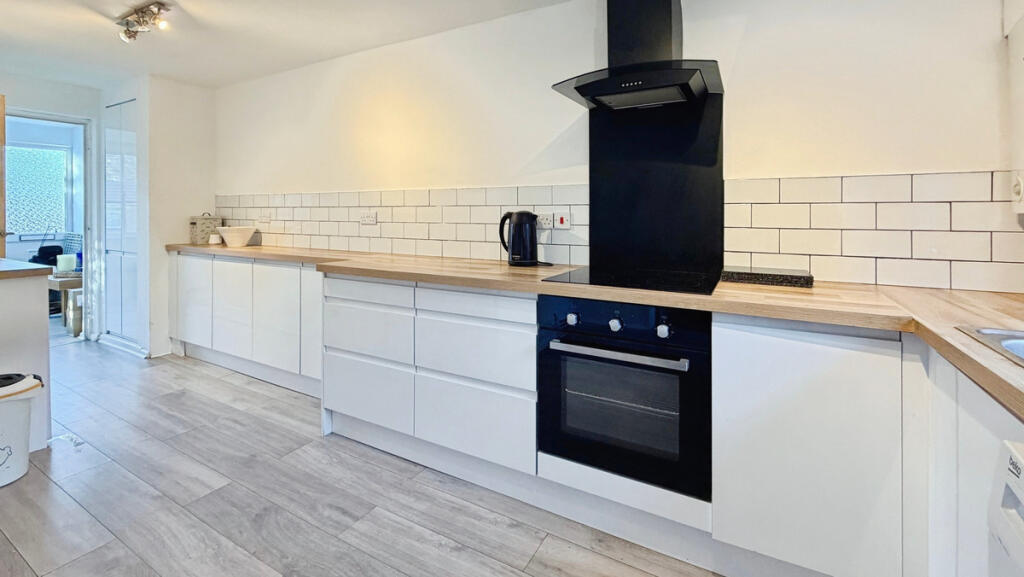 Queensland Crescent, Burton-on-trent, DE15 photo 3