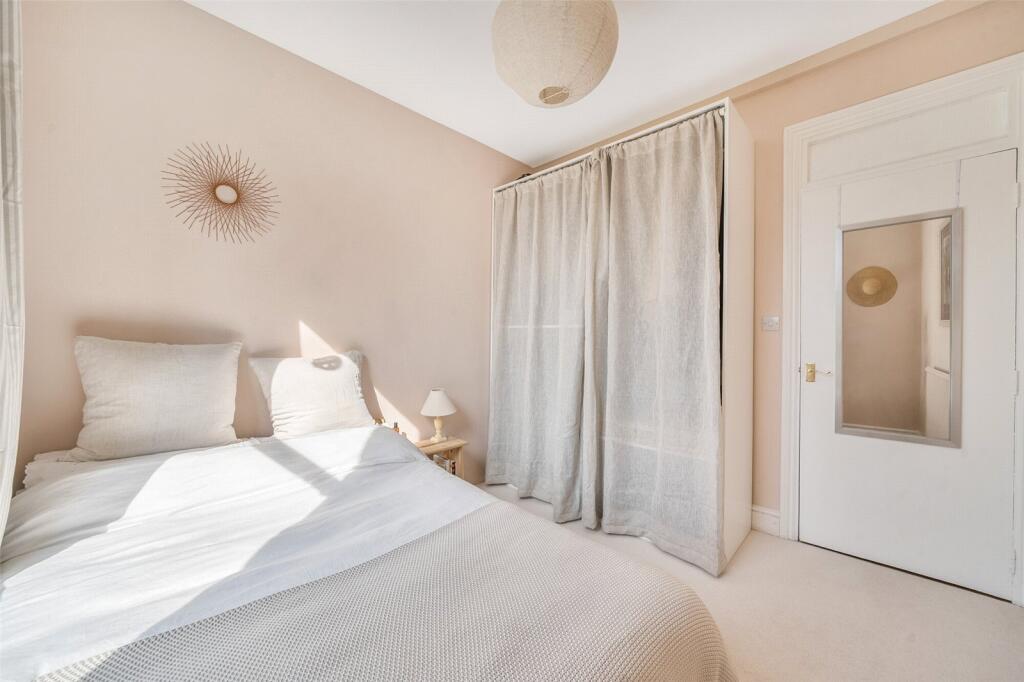 Apartment in London - View 5