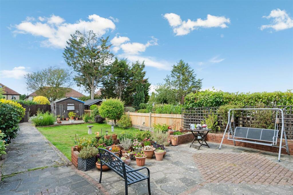 House in Epsom, Stoneleigh - View 3