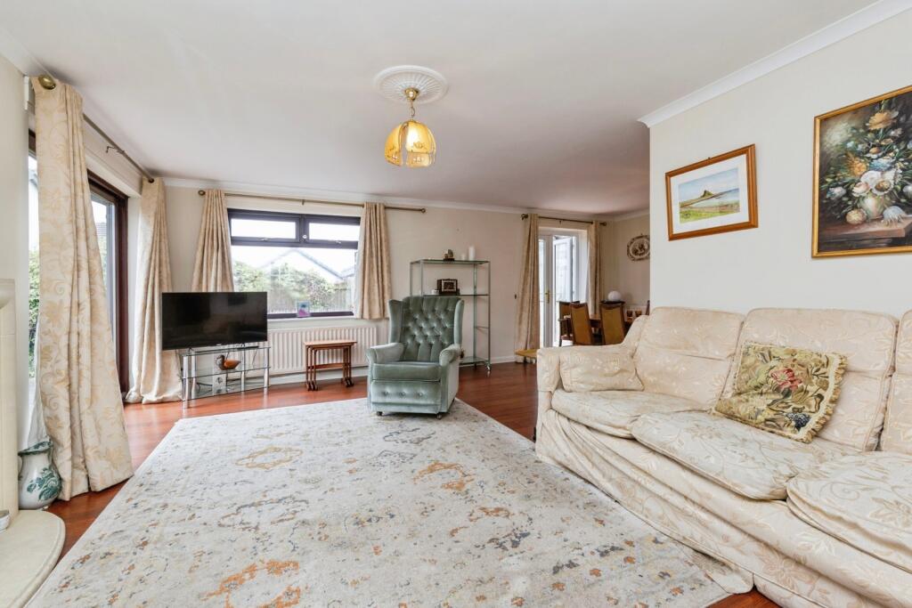 Cambridge Drive, Great Lumley, Chester Le Street, Durham, DH3 photo 4