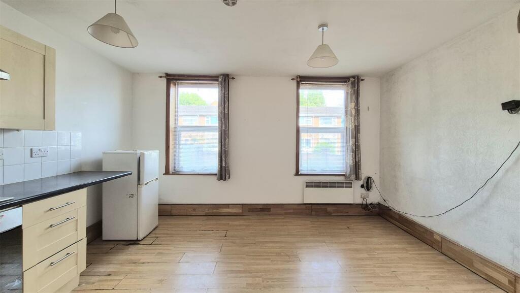 Apartment in Luton - More