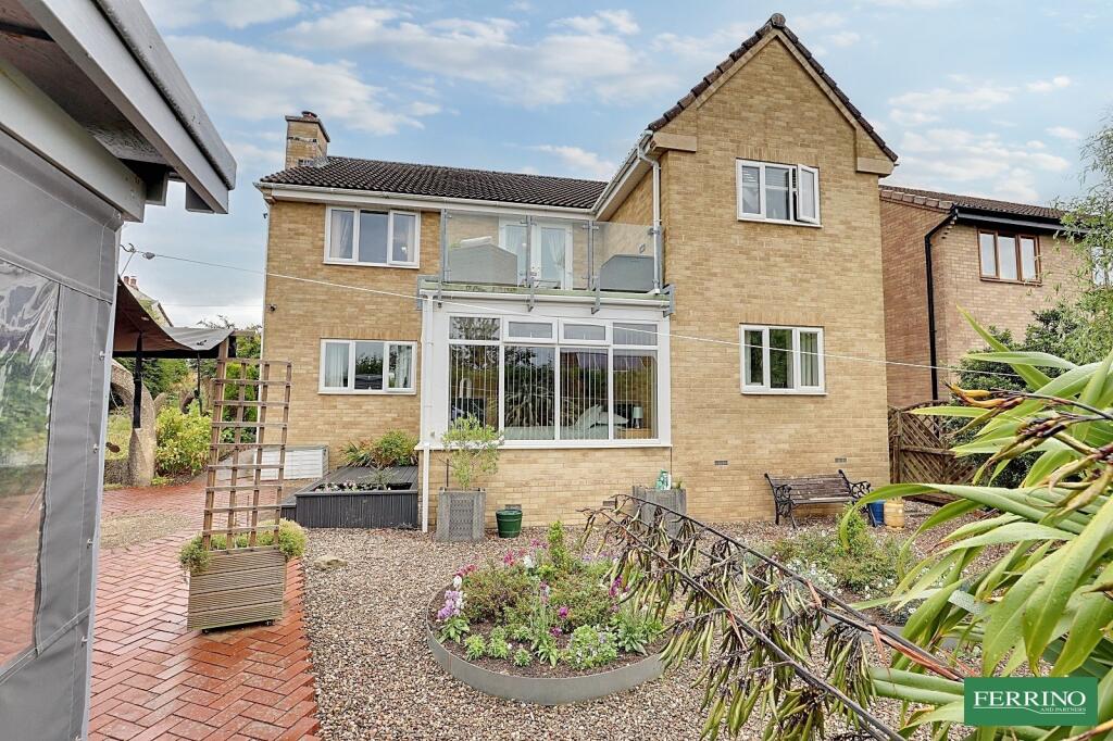 4-bed detached on (4 Double Bedrooms), Ruardean Hill, Drybrook, Gloucestershire. GL17 9AR, £475,000