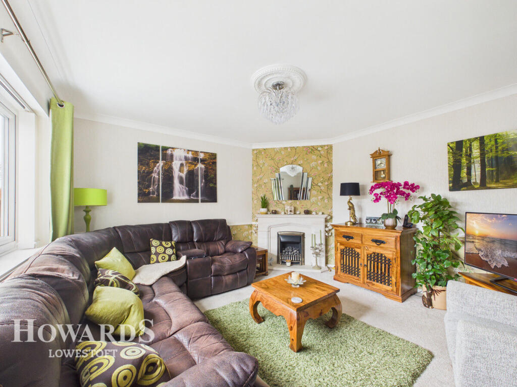 Summerfield Gardens, Lowestoft photo 4