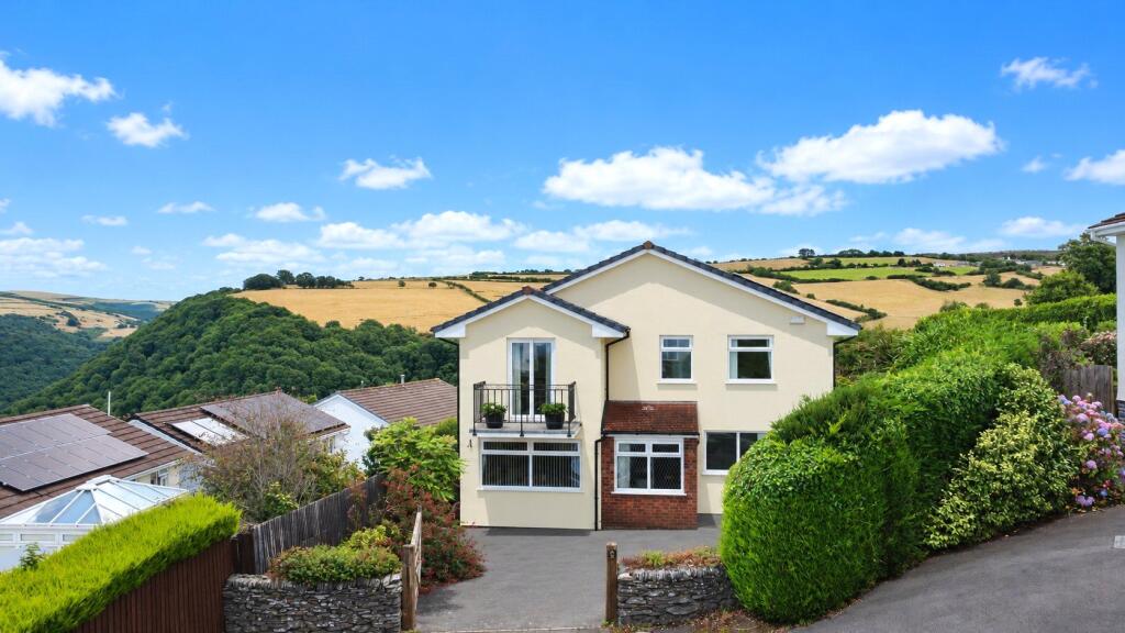 3-bed detached on Grattons Drive, Lynton, Devon, EX35, £450,000