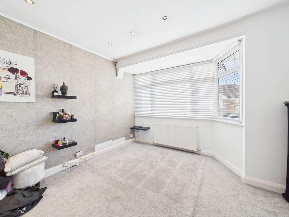Sunningdale Avenue, Feltham, Middlesex, TW13 photo 4