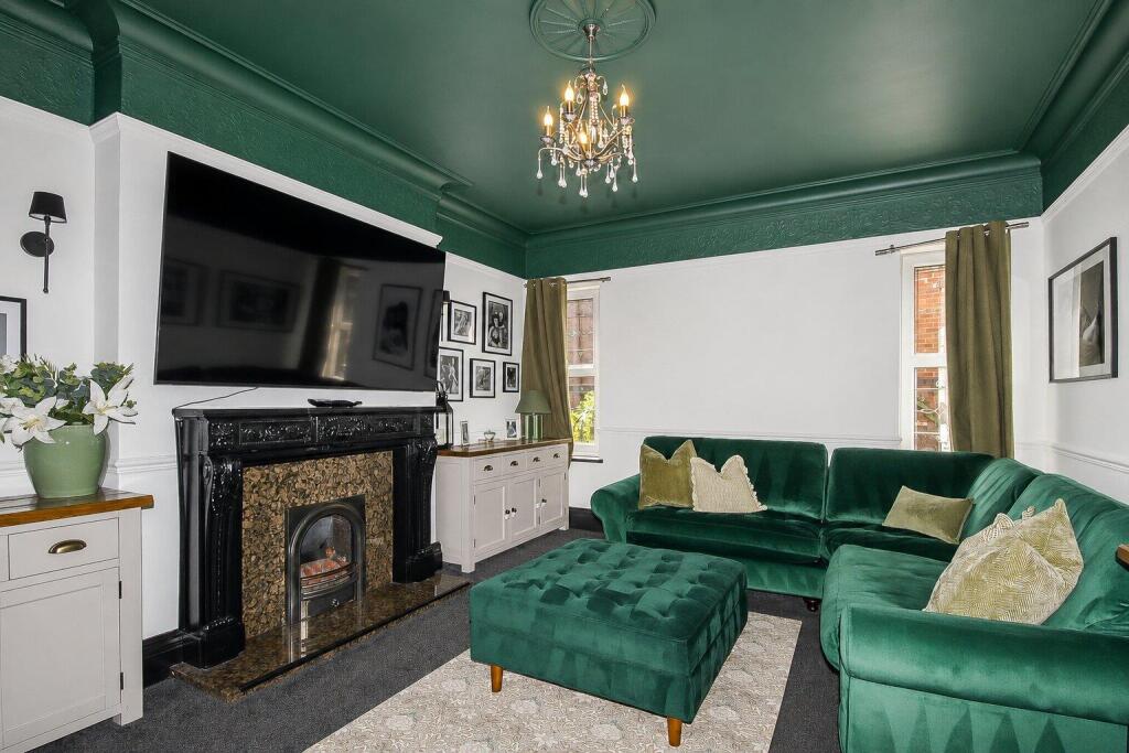 House in Wakefield - View 5