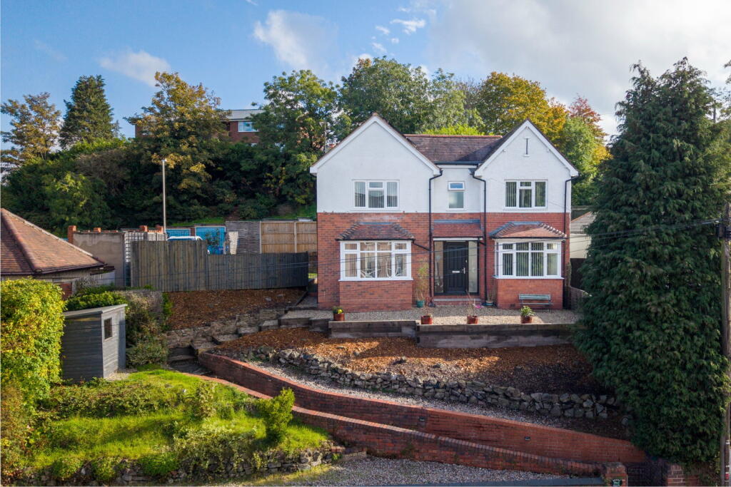 4-bed detached on Worcester Street, Stourbridge, DY8 1AT, £450,000