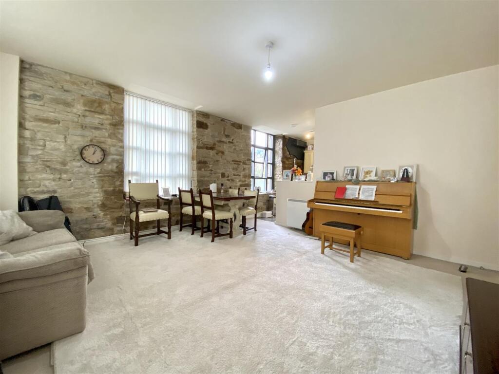 Apartment in Kirklees, Leymoor - View 4
