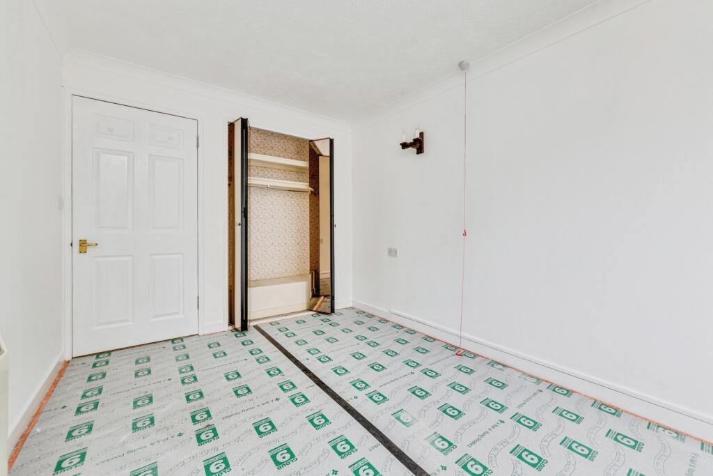 Apartment in Redhill - More