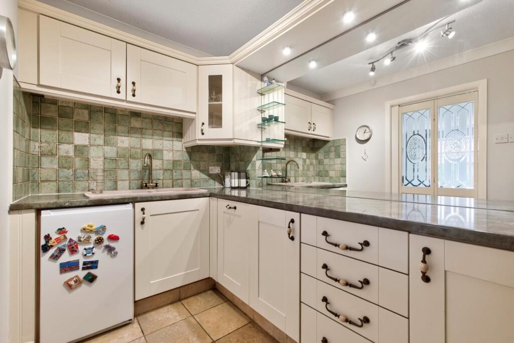 Woodlands Avenue, Harrogate - View 4