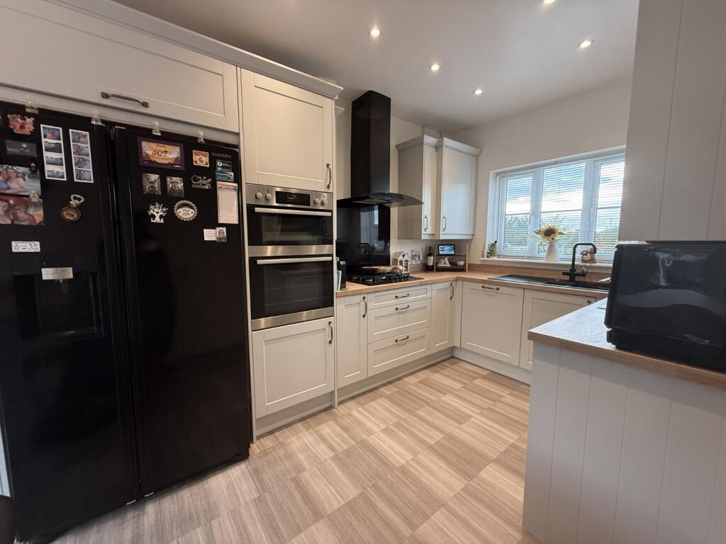 Holdenby Drive, Raunds, Wellingborough, Northamptonshire, NN9 photo 3