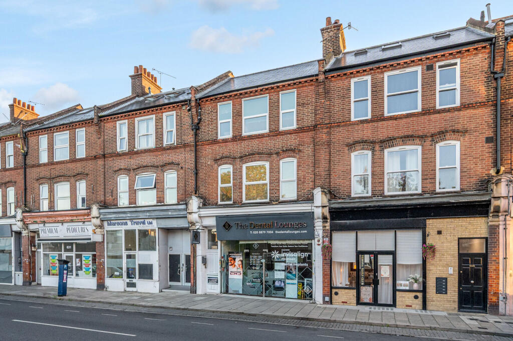 Garratt Lane, Earlsfield, London, SW18 photo 3