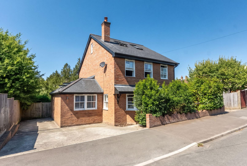 Main image of property: Longfield Road, Tring