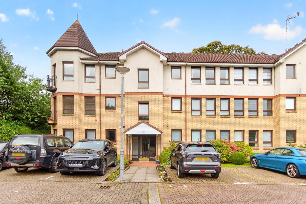Apartment in Glasgow, East Renfrewshire - View 2