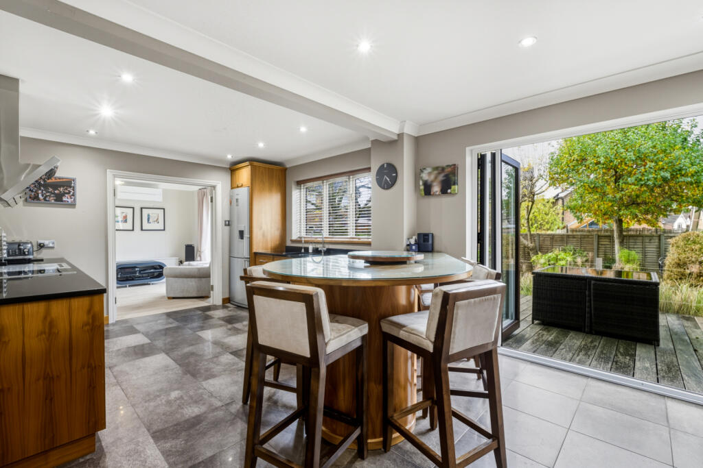 House in East Hertfordshire, Bishop's Gate, Bishop's Stortford - View 2