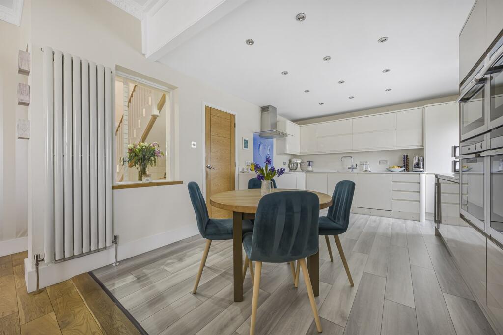 House in Reading, Emmer Green - View 3