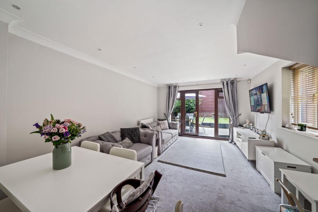 House in Sutton - View 2