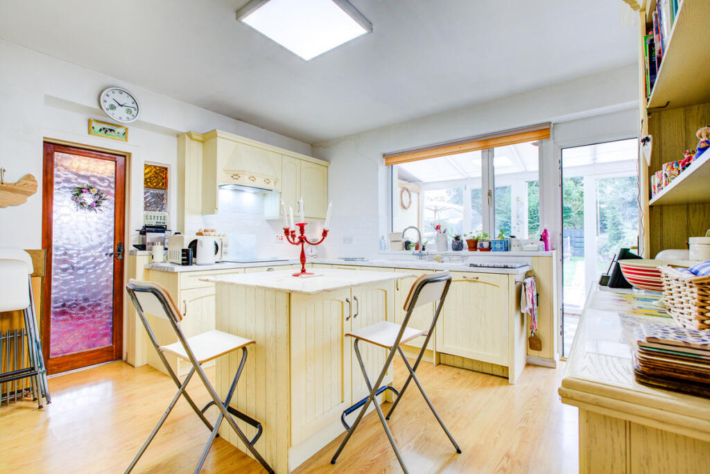 House in Southend-on-Sea - More