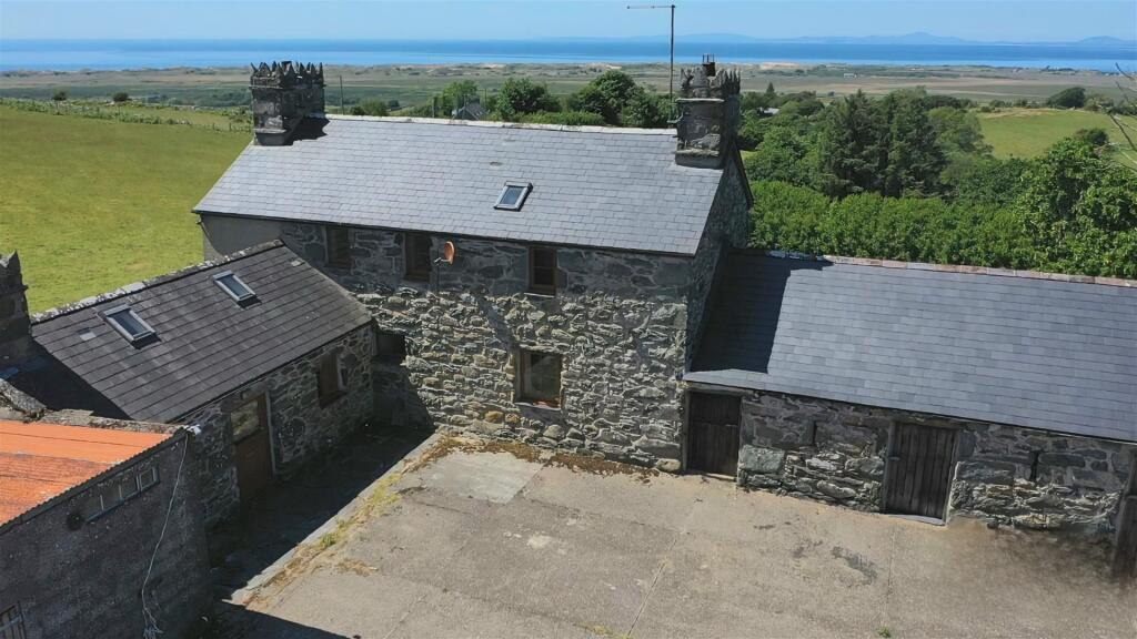 3-bed detached on LLwyneinion Fechan, Dyffryn Ardudwy, £699,500