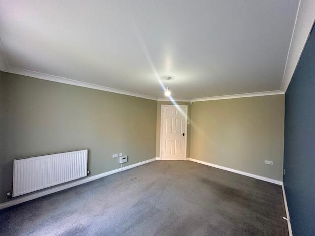 House in Northampton, Wellingborough - View 2