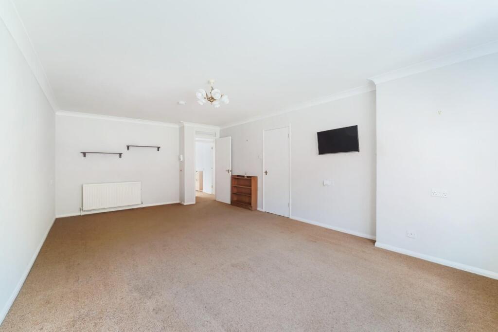 Apartment in Tadworth - View 4