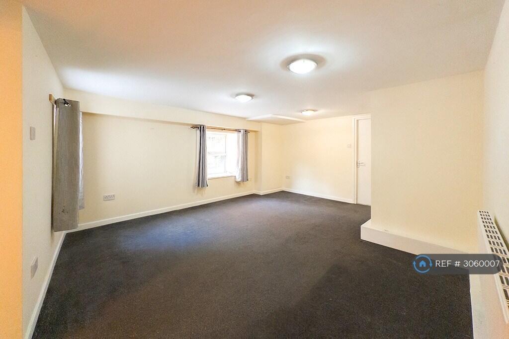Apartment in Stockport - View 2