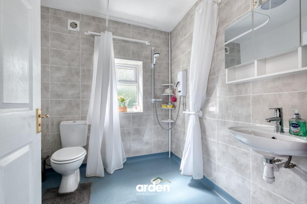 House in Birmingham, Cotteridge - More