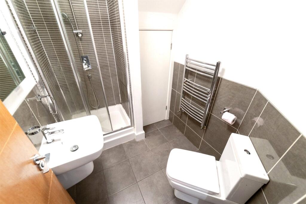 6 bedroom house for rent