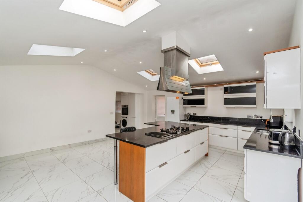 House in Walsall, West Midlands - View 3
