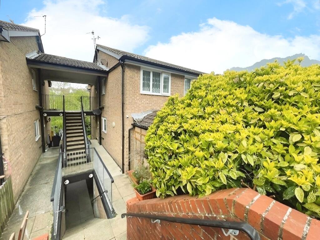 2-bed flat on 58, Pinders Road, Hastings, East Sussex, TN35, £135,000