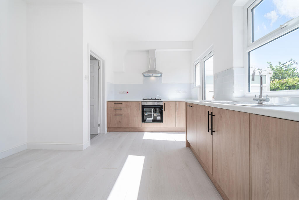 House in London, North London Business Park, Brunswick Park - View 3