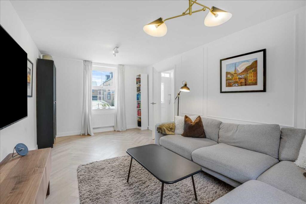 House in Milton Keynes, Brooklands, Broughton and Milton Keynes - View 5