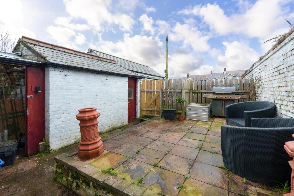 153, Woodbourne Road, Douglas photo 2
