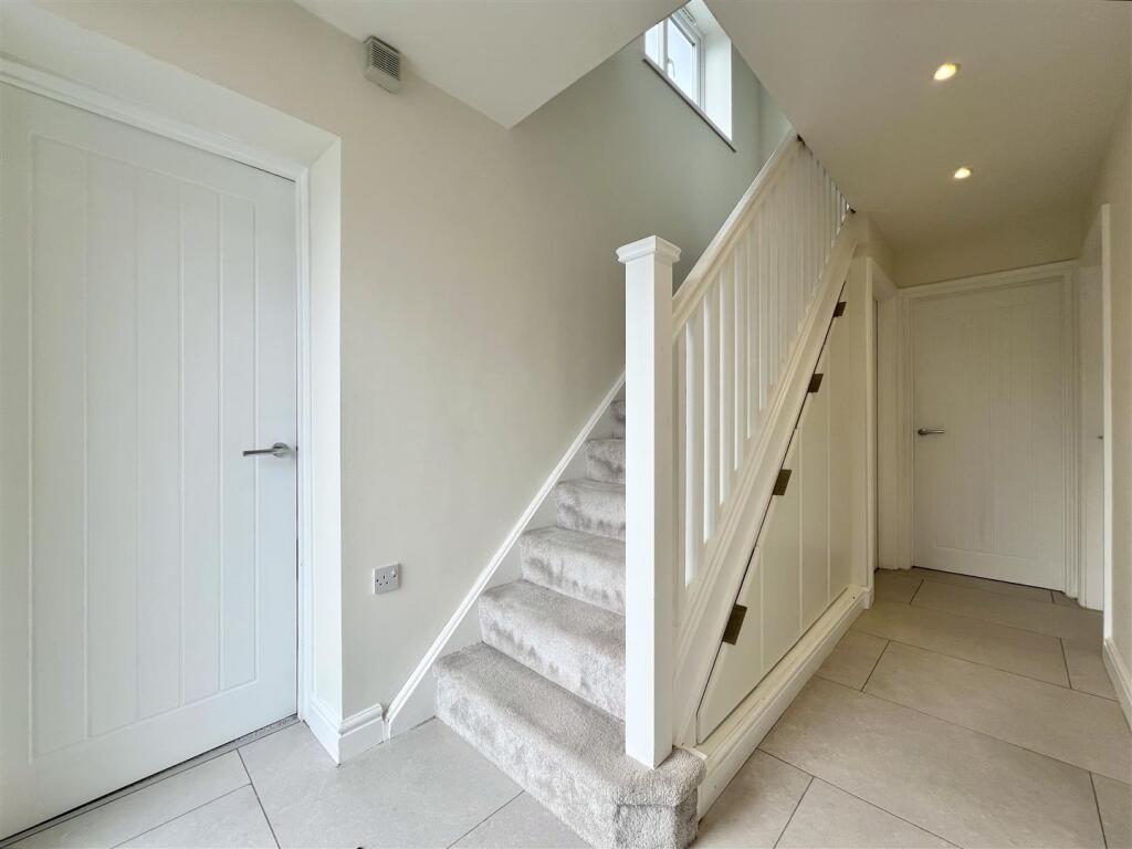 House in Bromsgrove, Hagley - View 2