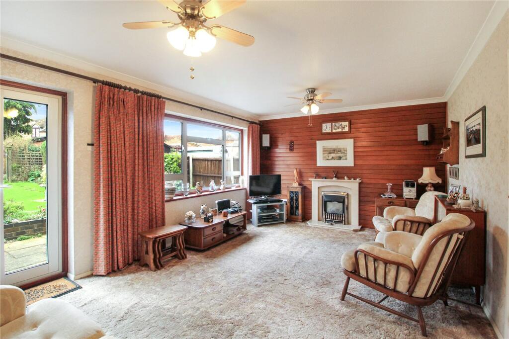 Briarwood Drive, Leigh-on-Sea, Essex, SS9 photo 2