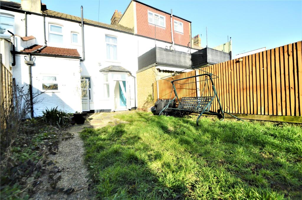 House in Croydon - View 4