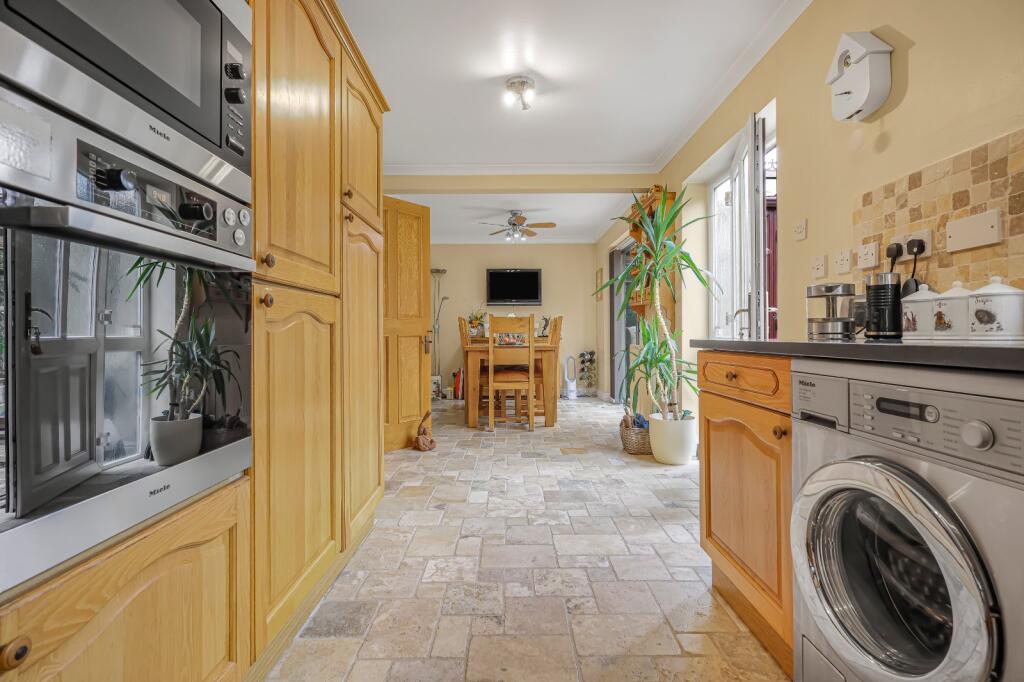 House in Bradford, Thackley, Idle - View 5