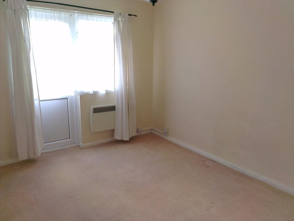 Apartment in Guildford, Surrey - View 4