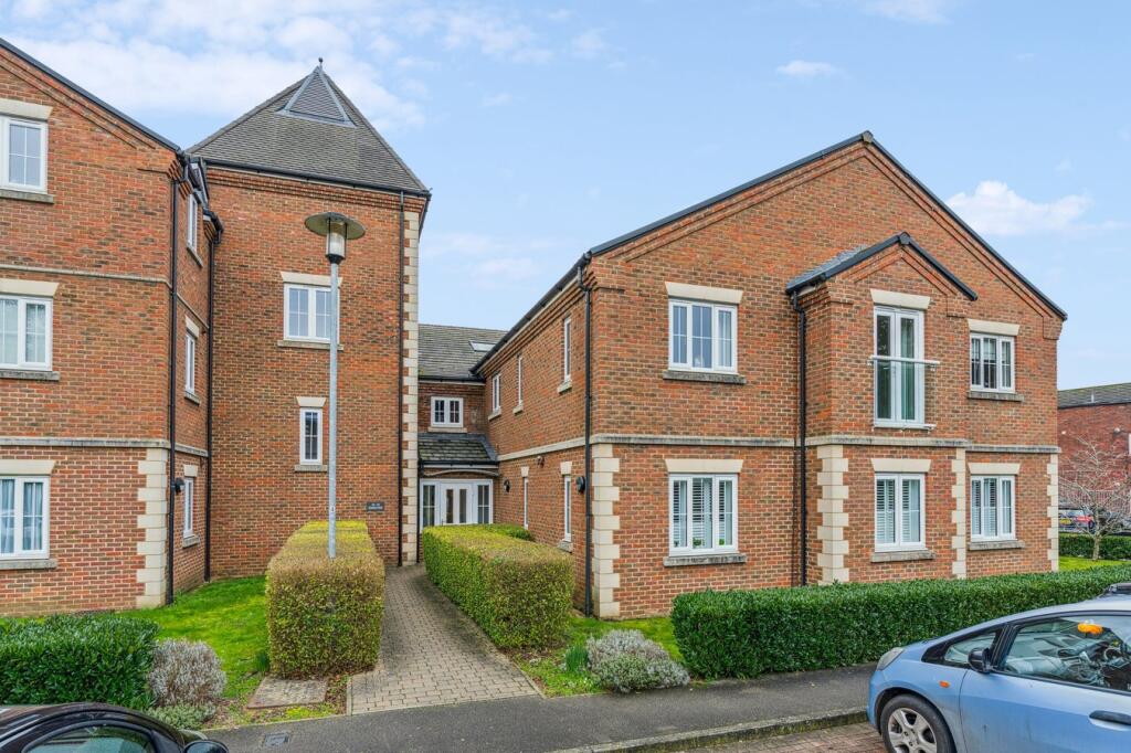 Main image of property: Robins Hill, Hitchin, SG4