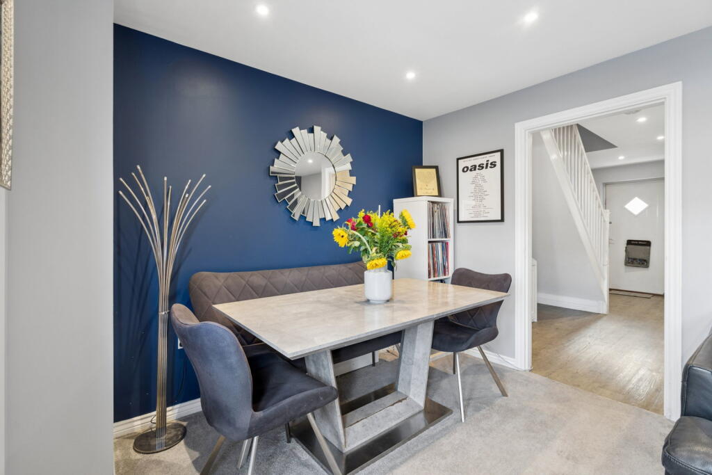 House in Pitstone, Castlemead - View 5