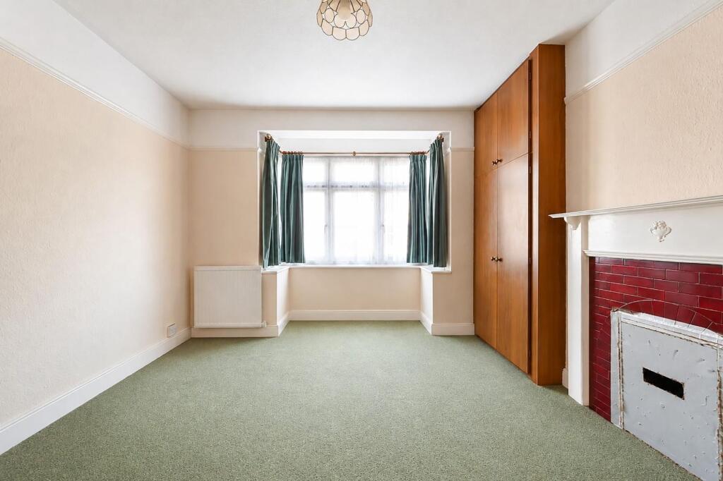 Apartment in Kingston upon Thames, Surrey - View 4