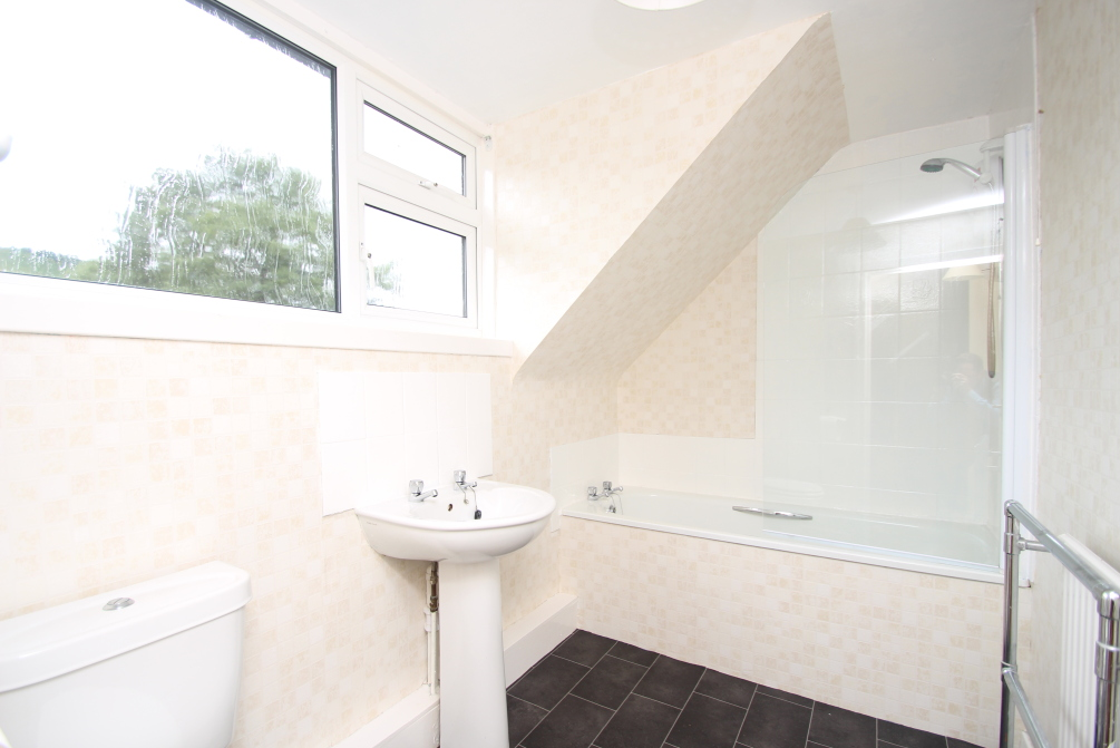House in Falkirk, Stirling - More