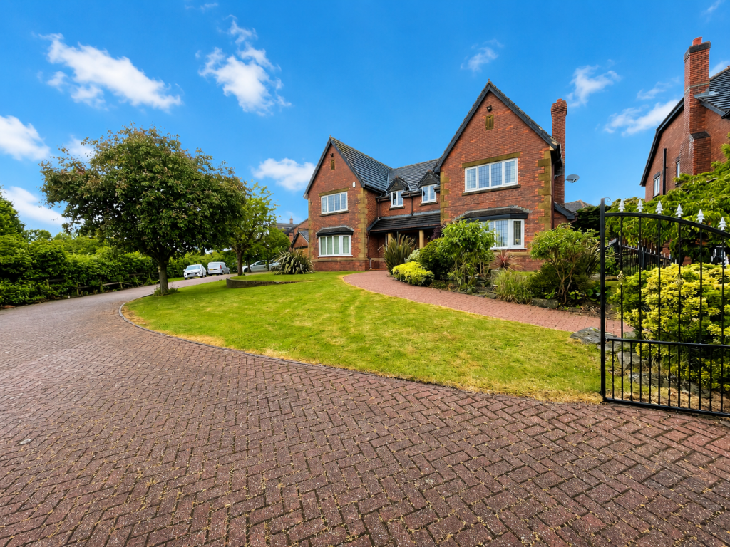 5-bed detached on Heron Way,  Herons Reach, FY3, £675,000