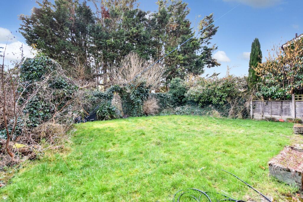 Cannon Grove, Fetcham, KT22 - View 5
